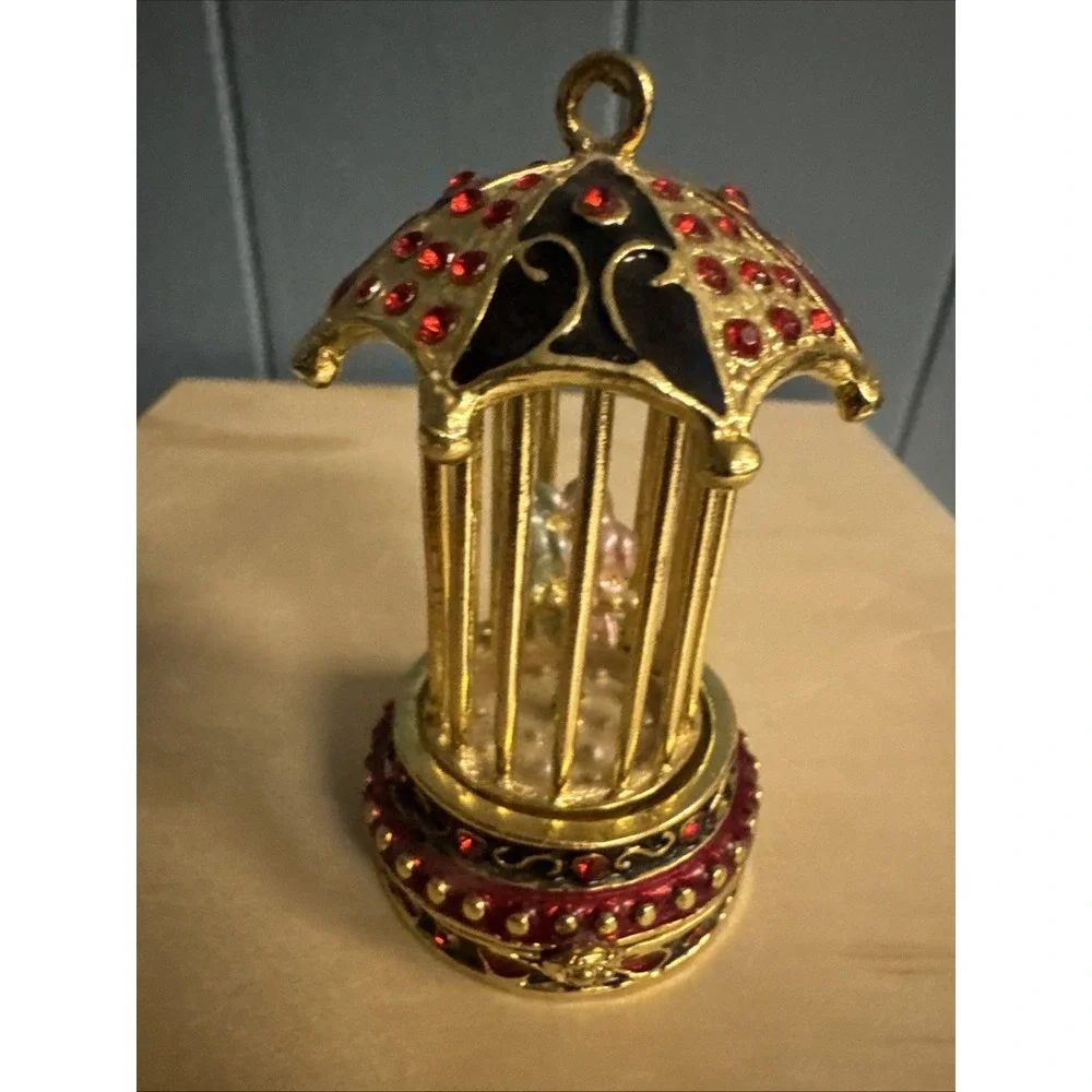 Vintage Lovebirds in a Birdcage 3